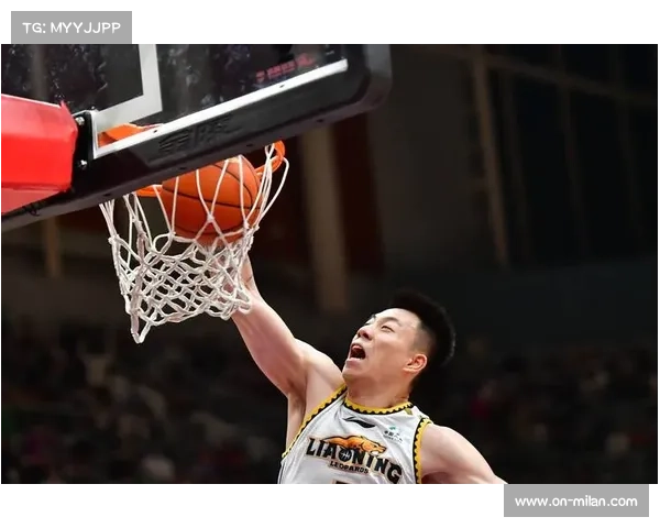 张镇麟完成隔人暴扣后对着镜头怒吼，点燃辽宁主场气氛