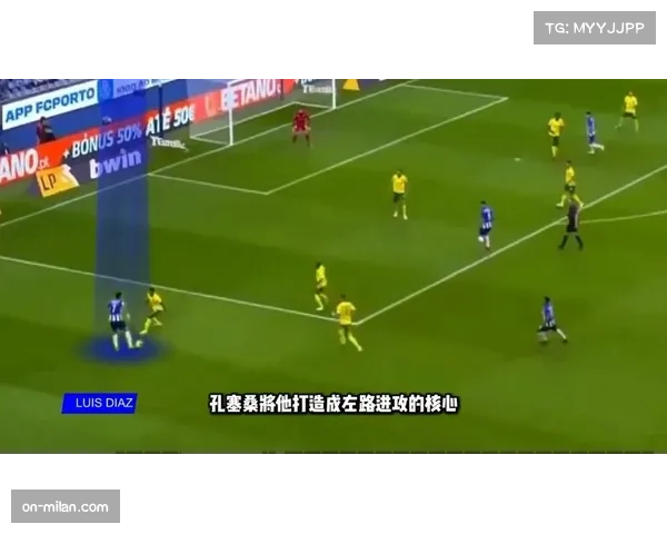 贝蒂斯边锋迪亚斯因抱怨队友未执行盯人指令，被教练在场边训斥